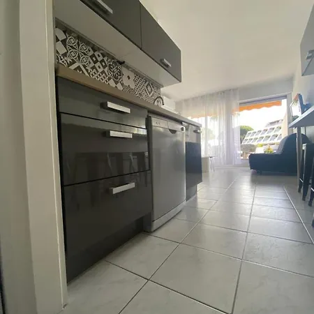 1 Ere Ligne Port Camargue Avec Piscine